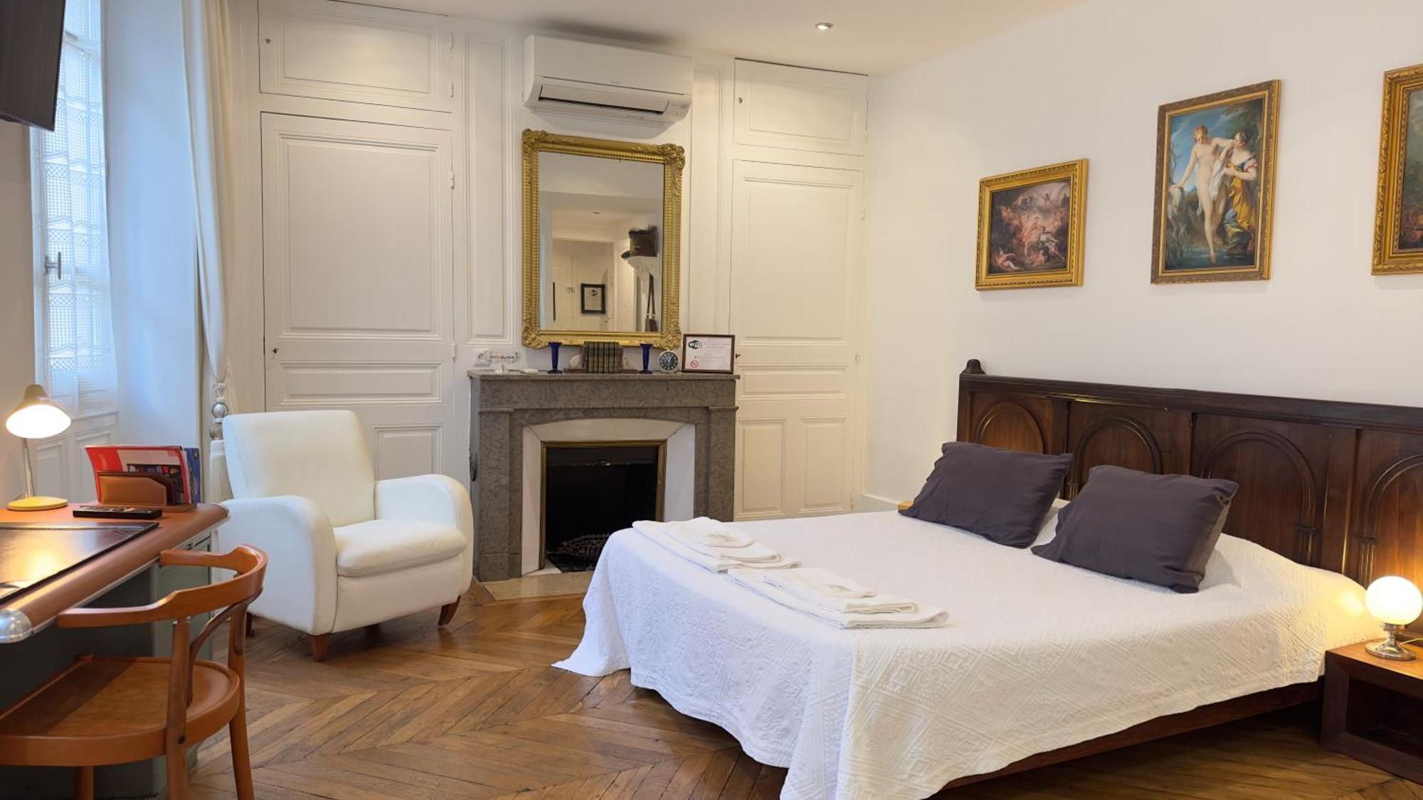 Chambre De Charme Au Coeur Du Vieux Valence - Confort & Calme Екстер'єр фото