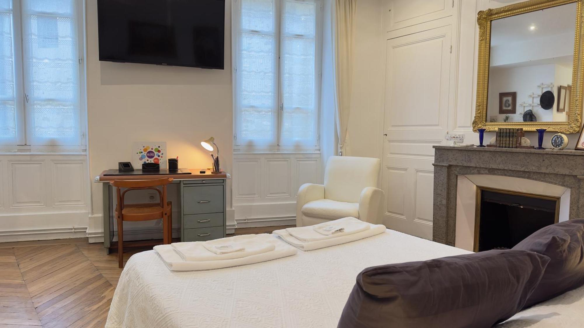 Chambre De Charme Au Coeur Du Vieux Valence - Confort & Calme Екстер'єр фото