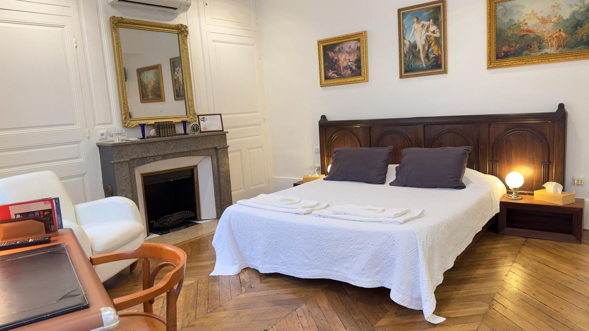 Chambre De Charme Au Coeur Du Vieux Valence - Confort & Calme Екстер'єр фото