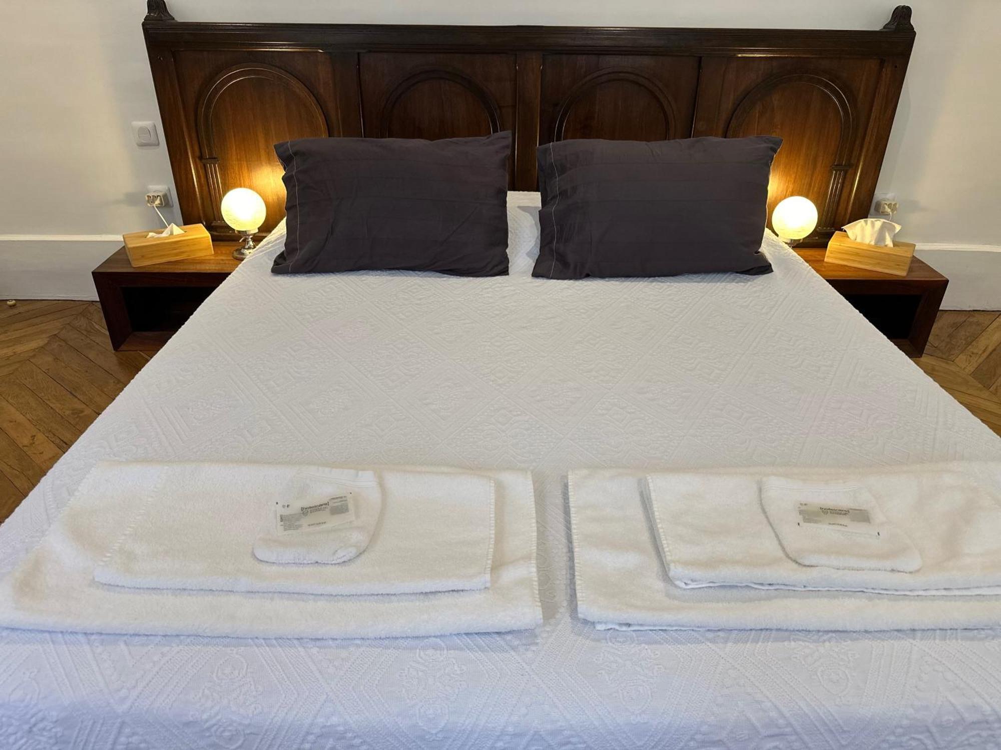 Chambre De Charme Au Coeur Du Vieux Valence - Confort & Calme Екстер'єр фото